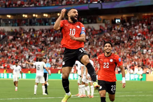 Salah bừng tỉnh, Ai Cập lần đầu thắng World Cup sau 92 năm