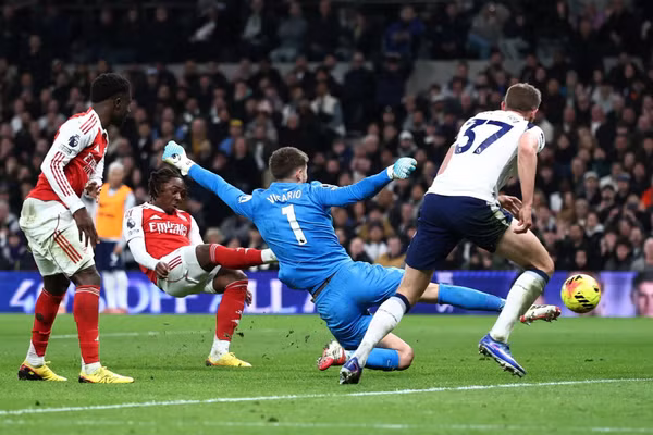 Arsenal ‘đè bẹp’ chủ nhà Tottenham