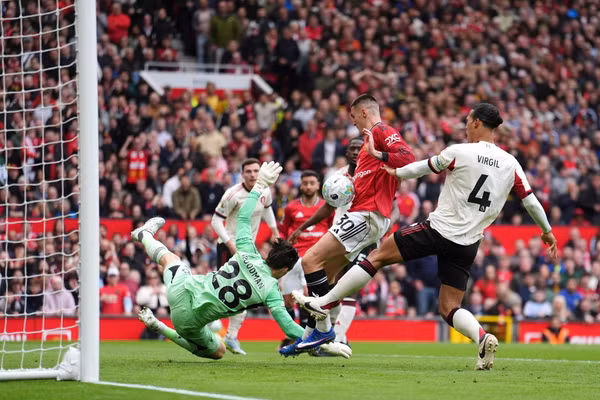 Kịch tính derby nước Anh, Man Utd đoạt vé dự Champions League 