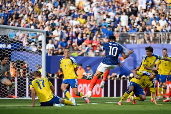 Mbappe xô đổ kỷ lục, Pháp ‘đại chiến’ Paraguay 