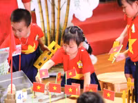 Tăng cường trải trải nghiệm thực hành giúp trẻ phát triển tư duy.