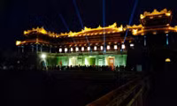 Hue chinh thuc mo cua Dai noi ve dem - Anh 8