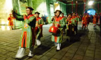 Hue chinh thuc mo cua Dai noi ve dem - Anh 4