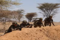 Linh Anh kho luyen giua nang nong 40 do o Kenya - Anh 1
