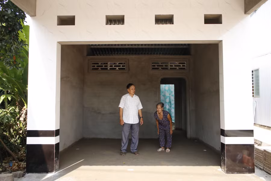 ngoi-nha-moi-duoc-to-cat-nha-tinh-thuong-so-2-xa-dinh-yen-xay-dung-tai-huyen-lap-vo.jpg
