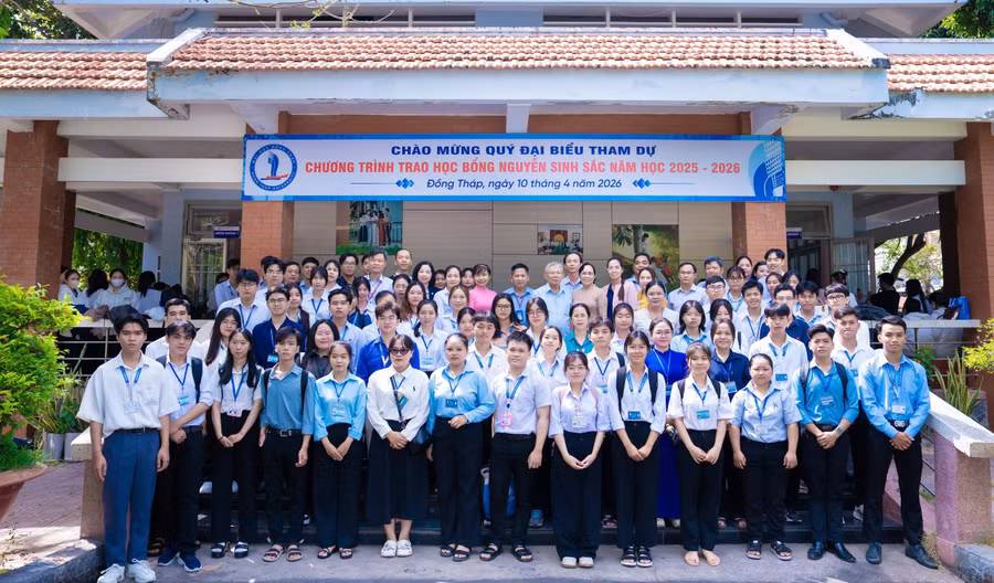 Quỹ Khuyến học Nguyễn Sinh Sắc tiếp sức cho nhiều sinh viên có hoàn cảnh khó khăn tại Trường ĐH Đồng Tháp. Ảnh: H. Phong.