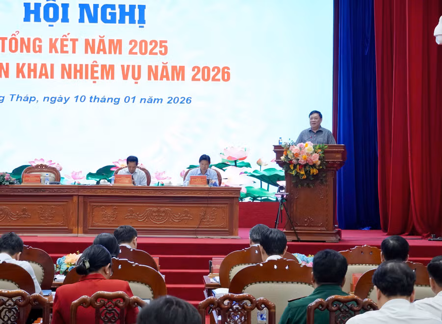 Chủ tịch UBND tỉnh Đồng Tháp Phạm Thành Ngại phát biểu tại Hội nghị.