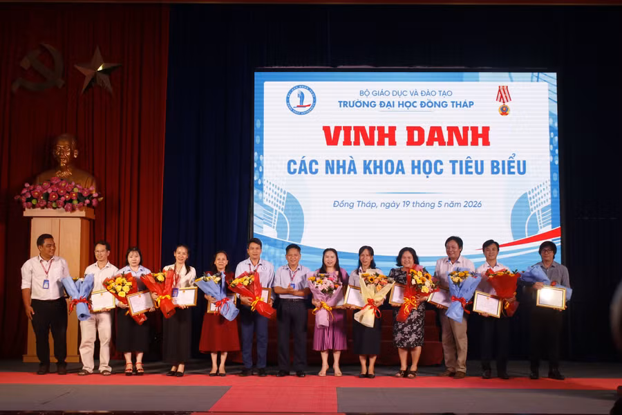 Trường ĐH Đồng Tháp vinh danh nhà khoa học, giảng viên, sinh viên NCKH tiêu biểu