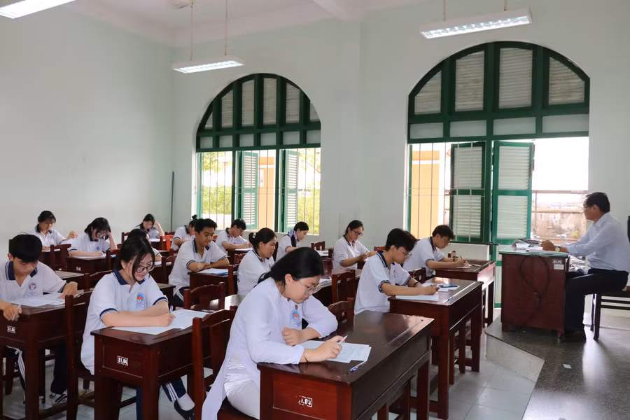 Học sinh tham gia kỳ thi thử tốt nghiệp THPT năm 2026 tại Đồng Tháp.