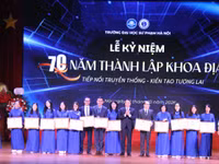 Vinh danh các cá nhân Khoa Địa lí, Trường ĐH Sư phạm Hà Nội.