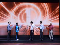 Các đại biểu phát động Cuộc thi “Người mở đường số nơi bản làng” năm 2026.