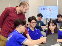 Sinh viên Trường Đại học KH&CN Hà Nội trong giờ học.