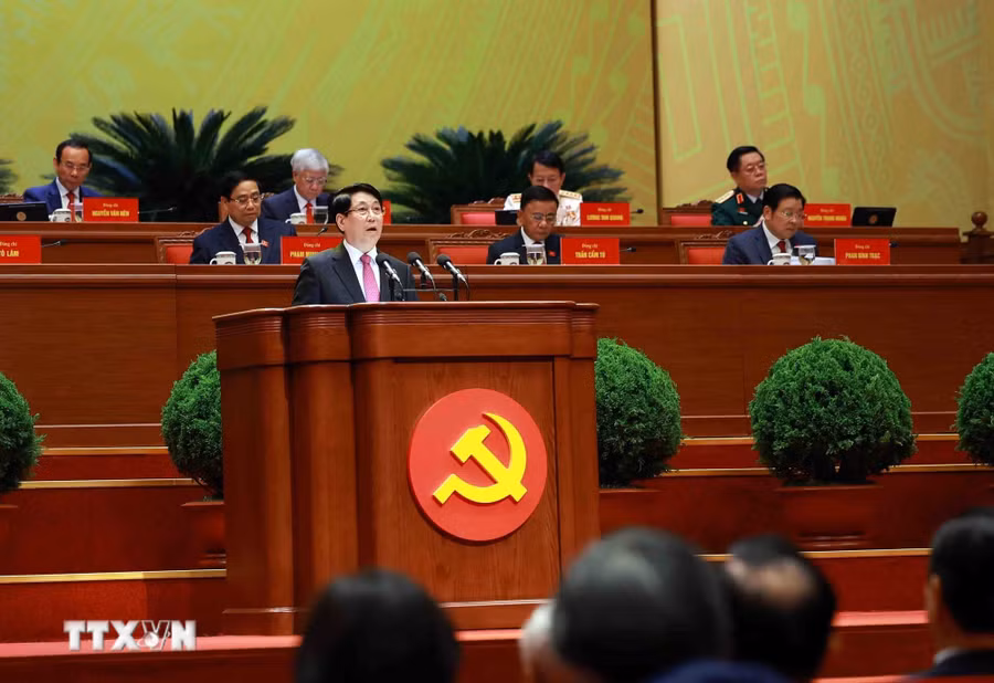 Đồng chí Lương Cường, Ủy viên Bộ Chính trị, Chủ tịch nước trình bày Diễn văn khai mạc Đại hội. Ảnh: TTXVN