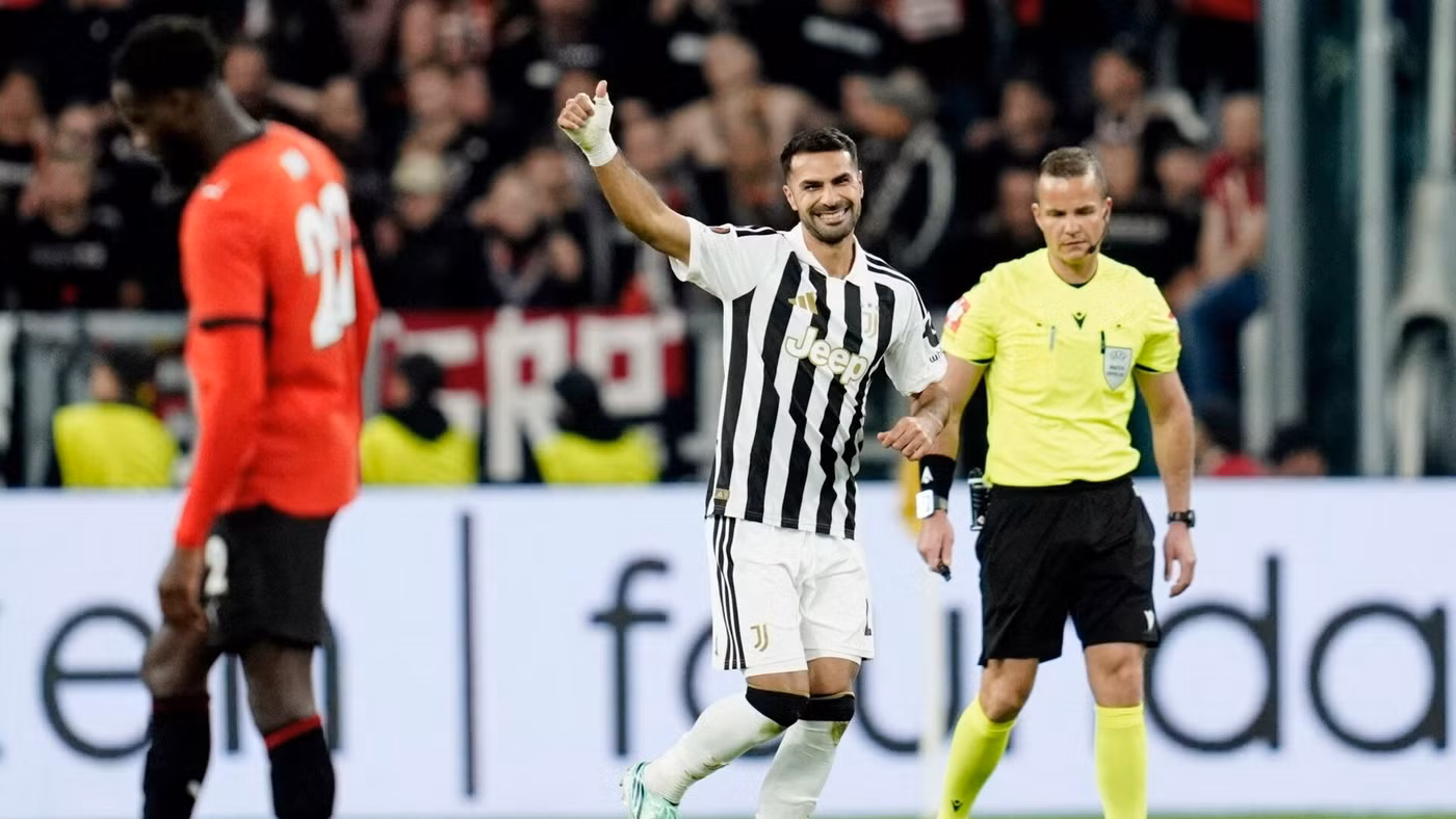 Juventus hụt 3 điểm, Benfica chiếm ngôi đầu Europa League