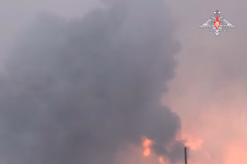 Video Nga phô diễn dàn xe tăng T-14 Armata, robot và drone tại Center-2026
