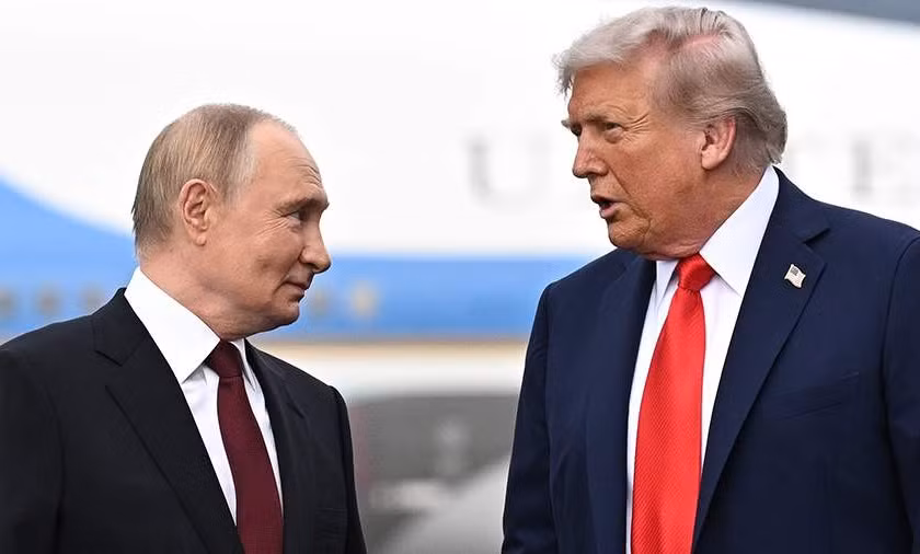 Tổng thống Nga Putin (trái) và Tổng thống Mỹ Trump.