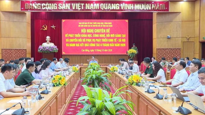 Bí thư Tỉnh ủy Cao Bằng Phan Thăng An chủ trì hội nghị. Ảnh: BCB