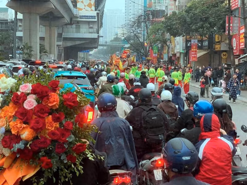 Lễ hội 5 làng Mọc được hình thành từ tục kết chạ giữa năm làng, vừa kết thân, vừa tương trợ lẫn nhau. Mỗi làng thờ một vị thành hoàng làng riêng. m5.jpg