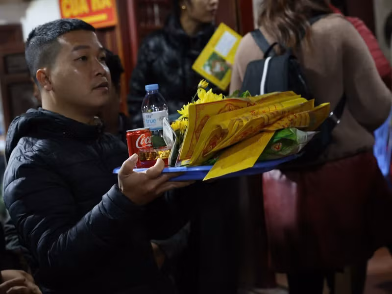Điểm mới năm nay là huyện Mỹ Đức đã phát hành vé điện tử tham quan thắng cảnh tích hợp với sử dụng dịch vụ vận chuyển bằng thuyền đò. h6.jpg