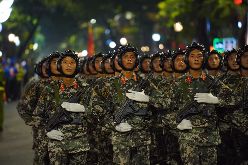 Khối chiến sĩ Tăng thiết giáp trong giai đoạn mới được huấn luyện làm chủ vũ khí hiện đại, sẵn sàng cơ động nhanh bảo vệ Tổ quốc trong mọi tình huống. dsc09077.jpg