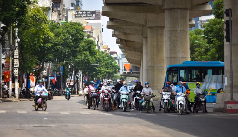 Theo dự báo thời tiết, khu vực Hà Nội những ngày này sẽ có nắng nóng. Nhiệt độ cao nhất gần 40 độ C. c10.jpg