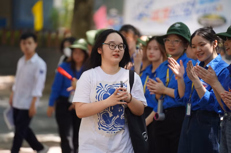 Chiều nay (25/6), 124.000 thí sinh tại Hà Nội đã chính thức tới địa điểm thi để làm công tác chuẩn bị, nghe phổ biến quy chế thi. dsc09573.jpg