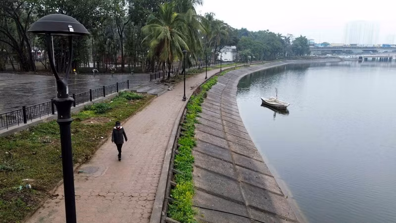 Nhìn từ trên cao, nhiều hạng mục phục vụ người dân vui chơi, giải trí tại công viên Bắc Linh Đàm đã được xây mới. l8.jpg