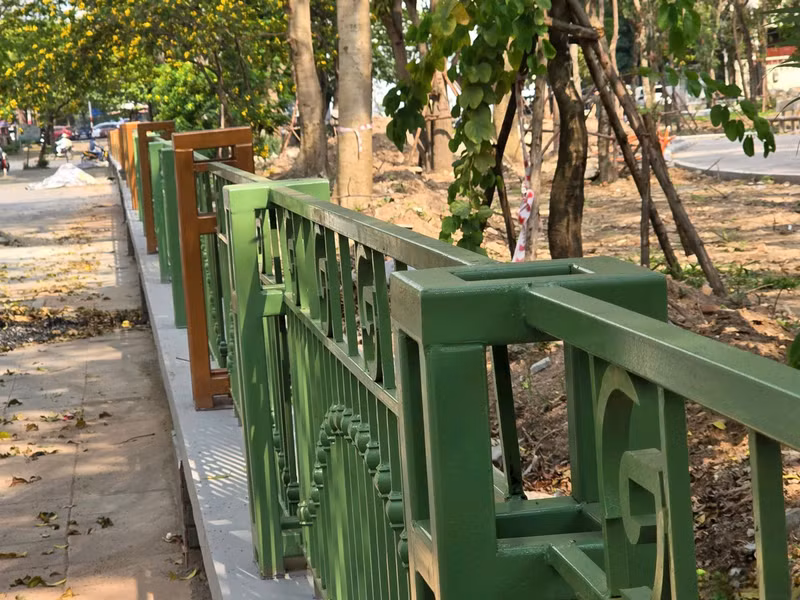 Hàng rào mới có thiết kế hiện đại, thấp hơn, hứa hẹn mang đến diện mạo mới cho không gian xanh này. a6.jpg