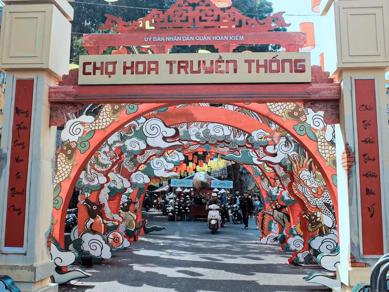 Chợ hoa Hàng Lược được cho là hình thành từ những năm đầu Thế kỷ XX. l1.jpg