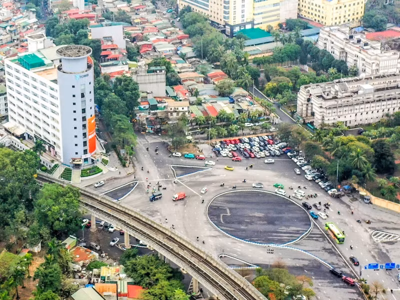 Dự án đường Vành đai 1 được cắm mốc giới từ năm 1999, tuy nhiên kéo dài tới hiện nay mới bắt đầu có dấu hiệu "chuyển mình" vì vướng mắc trong công tác giải phóng mặt bằng. v10.jpg