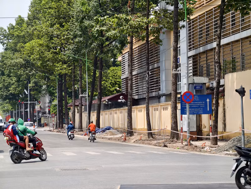 Sau khi mở rộng, đường Hùng Vương có chiều rộng mặt đường và vỉa hè là 36 mét. a5.jpg