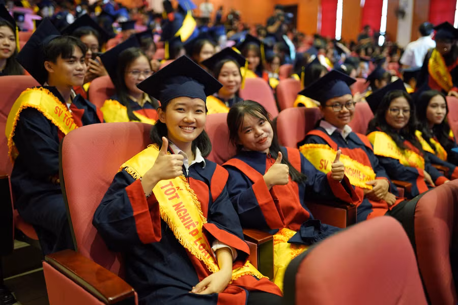 Lễ trao bằng tốt nghiệp ngày 7/7 tại Trường Đại học Sư phạm TPHCM. (Ảnh: NTCC).