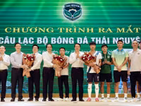 Lãnh đạo tỉnh Thái Nguyên động viên, chúc mừng đội bóng.