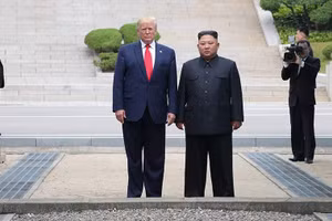 Tổng thống Mỹ Donald Trump và nhà lãnh đạo Triều Tiên Kim Jong-un.