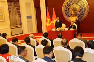 Tổng Bí thư, Chủ tịch nước Tô Lâm nói chuyện với cán bộ, nhân viên Đại sứ quán, đại diện cộng đồng và lưu học sinh Việt Nam tại Trung Quốc. (Ảnh: Trí Dũng/TTXVN)