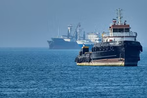 Nguy cơ ‘bão tố’ rình rập eo biển Hormuz