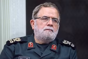 Phó Tư lệnh Quân đoàn Vệ binh Cách mạng Hồi giáo Iran (IRGC), Thiếu tướng Mostafa Izadi.