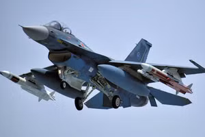 Máy bay chiến đấu F-2 của Nhật Bản với nguyên mẫu tên lửa ASM-3. Ảnh: Army Recognition