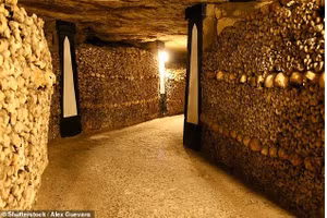 Mặc dù chỉ một phần nhỏ của Catacombs mở cửa cho công chúng ngày nay, toàn bộ mạng lưới này được cho là dài khoảng 280km.