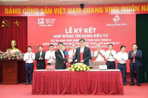 Lễ ký kết cho vay tín dụng đầu tư Dự án Nhà máy điện mặt trời Dầu Tiếng 5