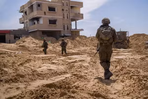 Một bức ảnh do Quân đội Israel công bố cho thấy cảnh binh lính Israel đang tiến hành các hoạt động tại một địa điểm được cho là khu vực Tel Al-Sultan, Tỉnh Rafah, Gaza. Ảnh: Reuters.