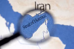 Bản đồ hiển thị Eo biển Hormuz và Iran. Ảnh: REUTERS.