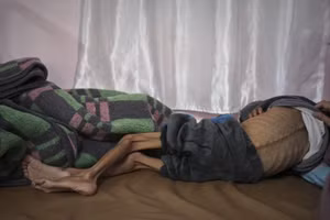 Hình ảnh gần 290.000 trẻ em Gaza bên bờ vực tử thần