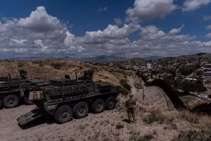 Binh sĩ Mỹ tràn ngập biên giới Mexico với quyền mở rộng
