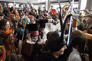 Biển người hâm mộ phim ảnh hóa trang ấn tượng tại Comic-Con Prague 2025