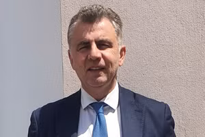 Thượng nghị sĩ Manuel Vescovi.