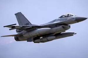 Lý do Ukraine thiếu tên lửa nghiêm trọng cho tiêm kích F-16