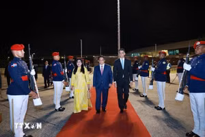 Lễ tiễn Thủ tướng Phạm Minh Chính và Phu nhân tại Sân bay Las Américas, thủ đô Santo Domingo. (Ảnh: Dương Giang/TTXVN) 
