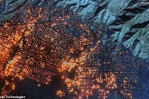 Hình ảnh cháy rừng rực đỏ gây sốc ở Los Angeles nhìn từ không gian