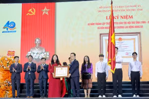 Kỷ niệm 40 năm thành lập Trường PTTH Dân tộc nội trú Nghệ An